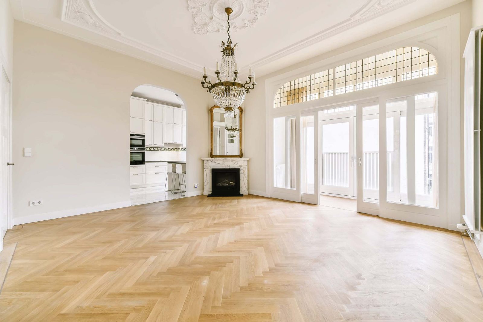 Appartement ancien lumineux à relever